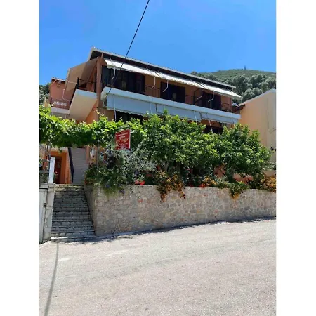And Thomas 4 * Vasiliki